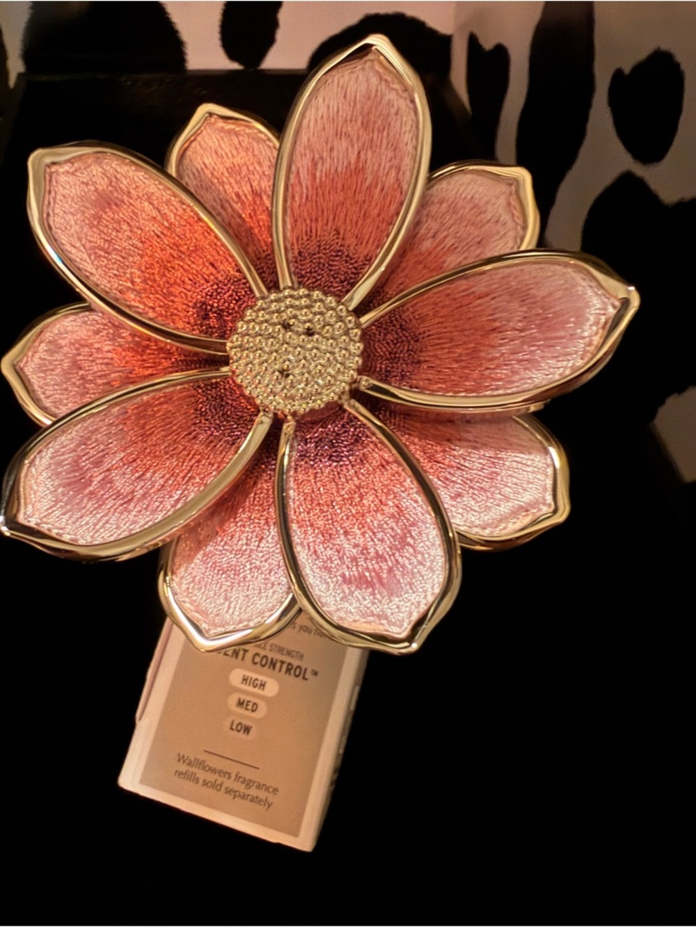 Bath & Body Works/White Barn Pink Floral Wallflower Plug-In